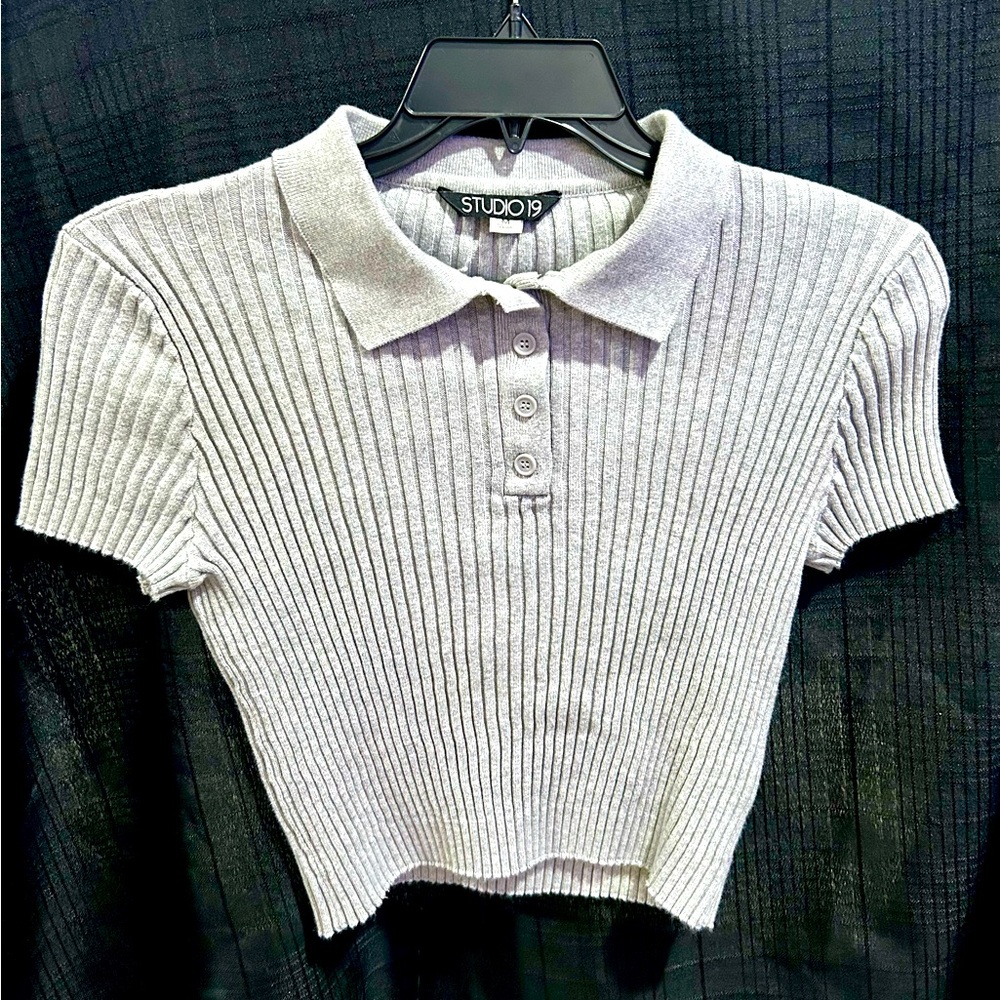 Gray Crop top sweater. Size M. No stains, rips or snags.